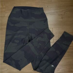 Alo Camo High-Waisted Leggings